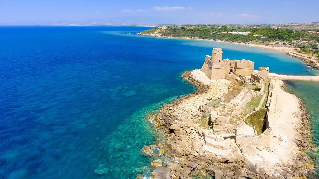 Le castella castle